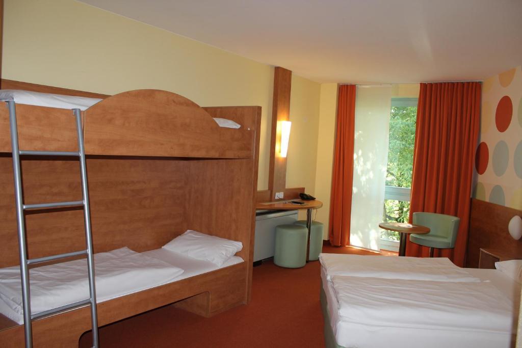 Hotel Holledau Geisenhausen Quarto foto